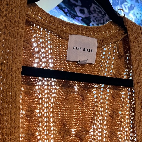 Brand new only worn once. Size medium comfy cover up (it’s just too big for me) - Picture 3 of 3